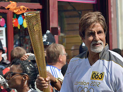 Amitabh-Bachchan-carries-Olympic-Torch.jpg