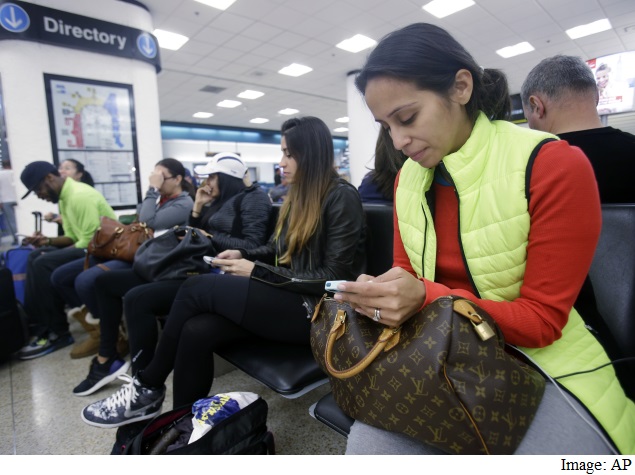 mobile_user_at_airport_ap.jpg