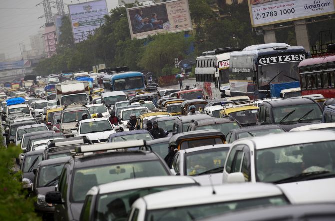 19mumbai-rain11.jpg