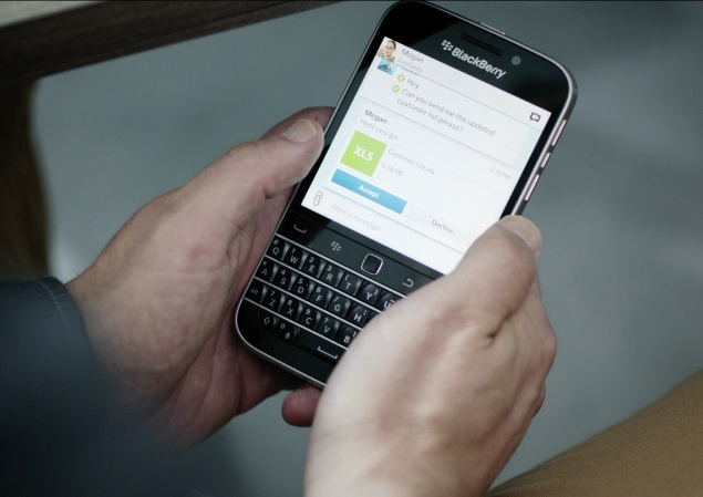 blackberry_classic_hands_official.jpg