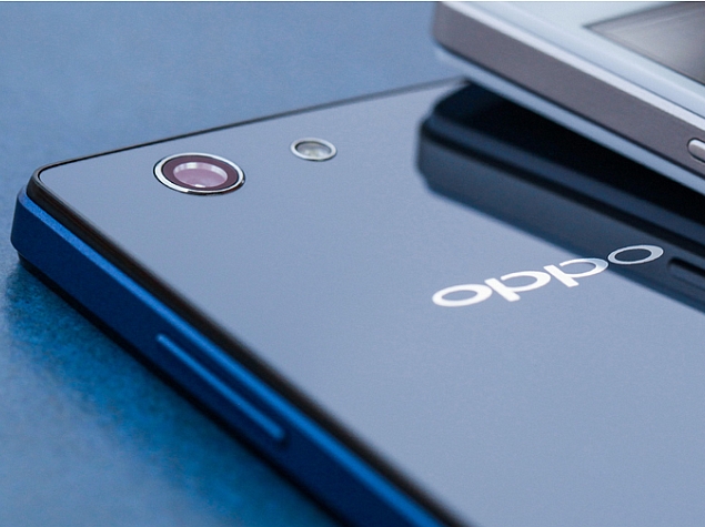 oppo_neo_5_2015_rear.jpg