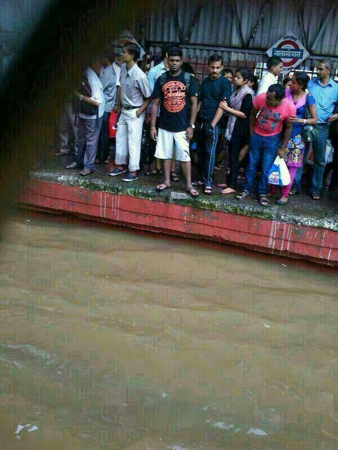 19mumbai-rain7.jpg