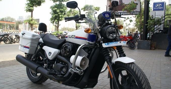 gujarat-police-harley-davidon-street-750-1-main_678x352_61432714587.jpg