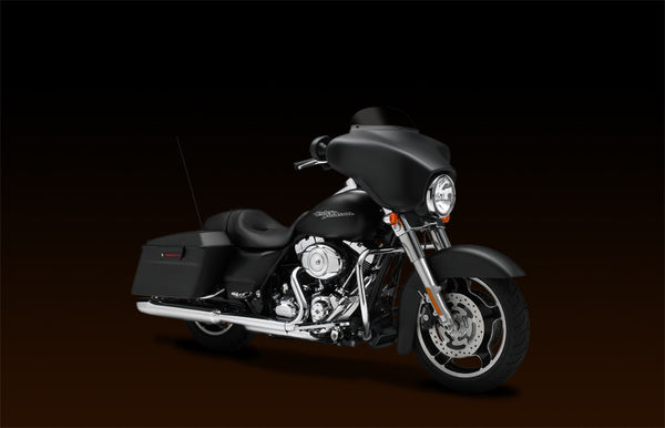 Harley_Davidson_Street_Glide_debuts_in_India_at.jpg